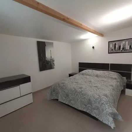 Du Port Apartment *